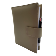 Agenda giornaliera 2025 similpelle chiusura bottone 15x21cm A5 porta penna premium beige sabbia 1
