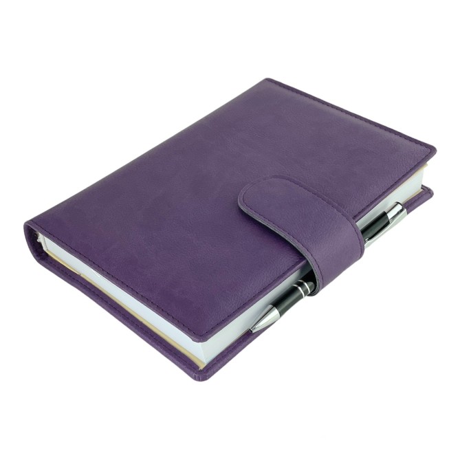 Agenda giornaliera 2026 similpelle chiusura fibbia 15x21cm A5 sab dom separati tasca porta penna multilingua viola 4