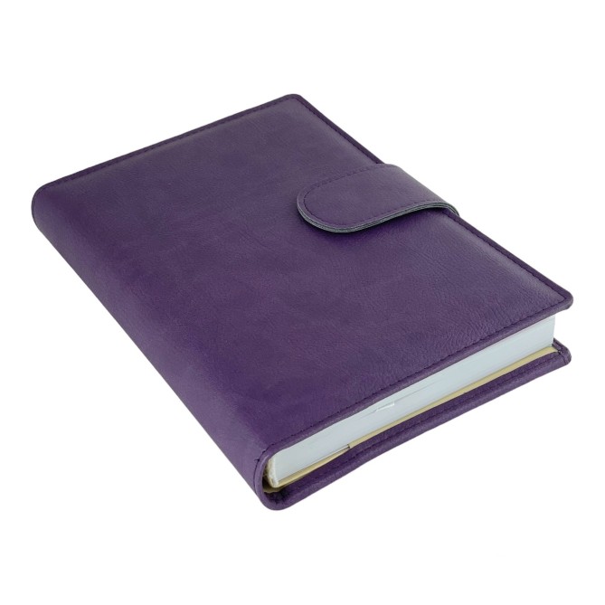 Agenda giornaliera 2026 similpelle chiusura fibbia 15x21cm A5 sab dom separati tasca porta penna multilingua viola 7