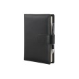 Agenda giornaliera 2026 similpelle chiusura fibbia 15x21cm A5 sab dom separati tasca porta penna multilingua nera 1