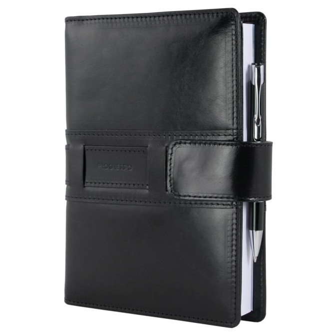 Agenda giornaliera 2026 vera pelle chiusura fibbia 15x21cm A5 sab dom separati tasca porta penna multilingua nera 1