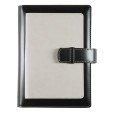 Agenda giornaliera 2026 similpelle chiusura fibbia 15x21cm A5 sab dom separati tasca porta penna multilingua beige nero 1