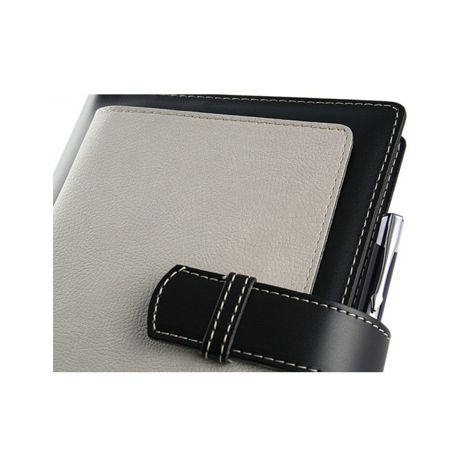 Agenda giornaliera 2026 similpelle chiusura fibbia 15x21cm A5 sab dom separati tasca porta penna multilingua beige nero 6