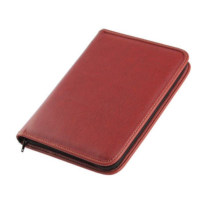 Agenda giornaliera 2026 similpelle chiusura zip 17x24cm sab dom separati tasca porta penna multilingua bordeaux 1