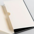 Agenda Settimanale 2026, 13x21 cm, Copertina Flessibile Nera, 150 Pagine, Interno Avorio con Tasca e Adesivi 3