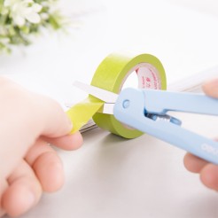Forbice di sicurezza retrattile per ufficio - scuola - 10,5 cm con lame aperte 1 2